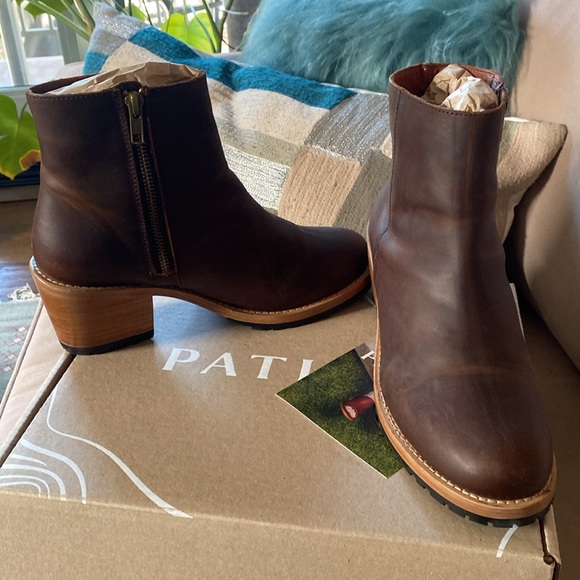 Patina brown leather ankle boots. Size 9 - Picture 5 of 8